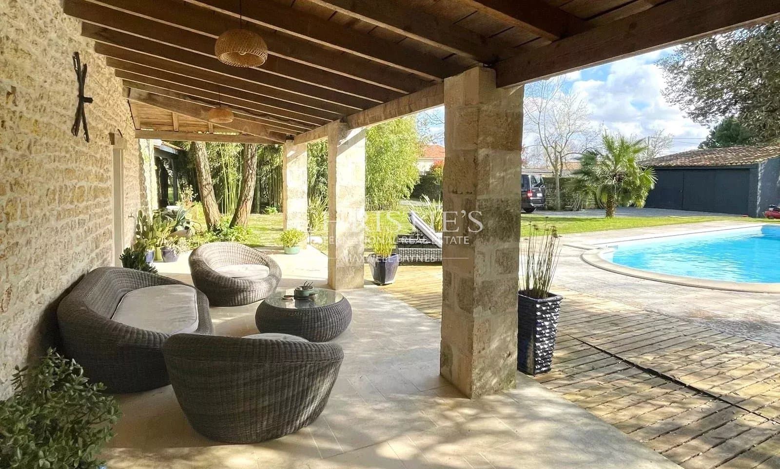 Propriété d'exception avec dépendances et piscine, Nieulle-sur-Seudre