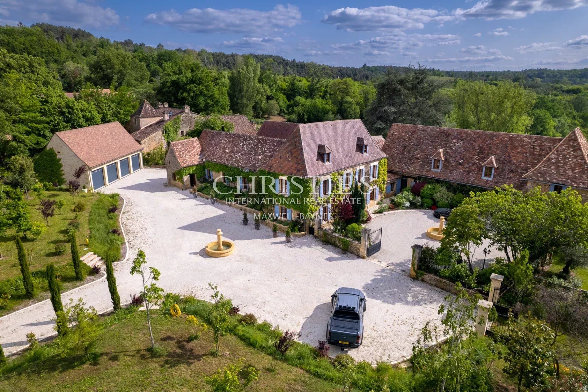 Exquisite Luxury Property with Pool, Tennis Court, and Breathtaking Views