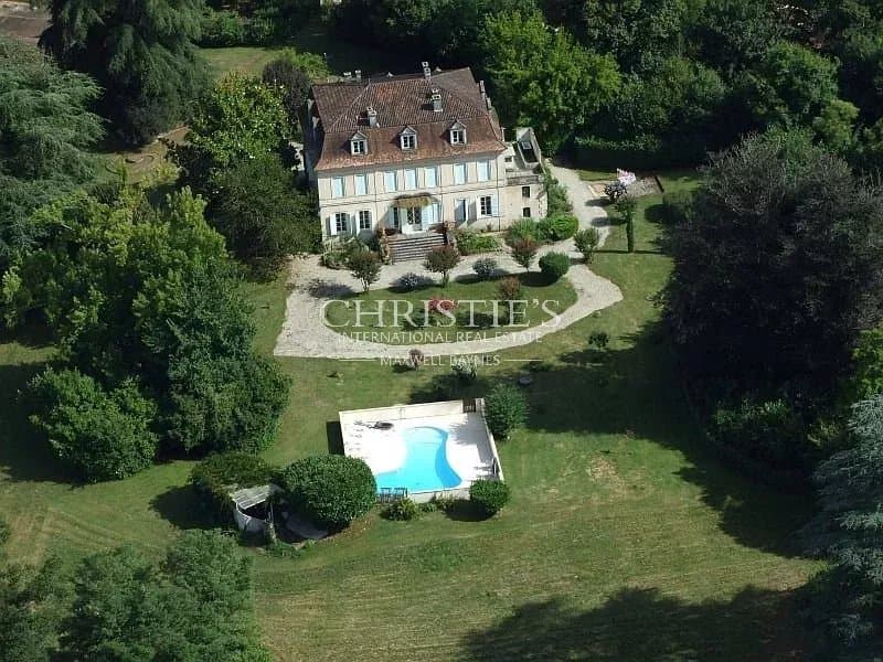 Wonderful contry manor house with 37,5 acres of land