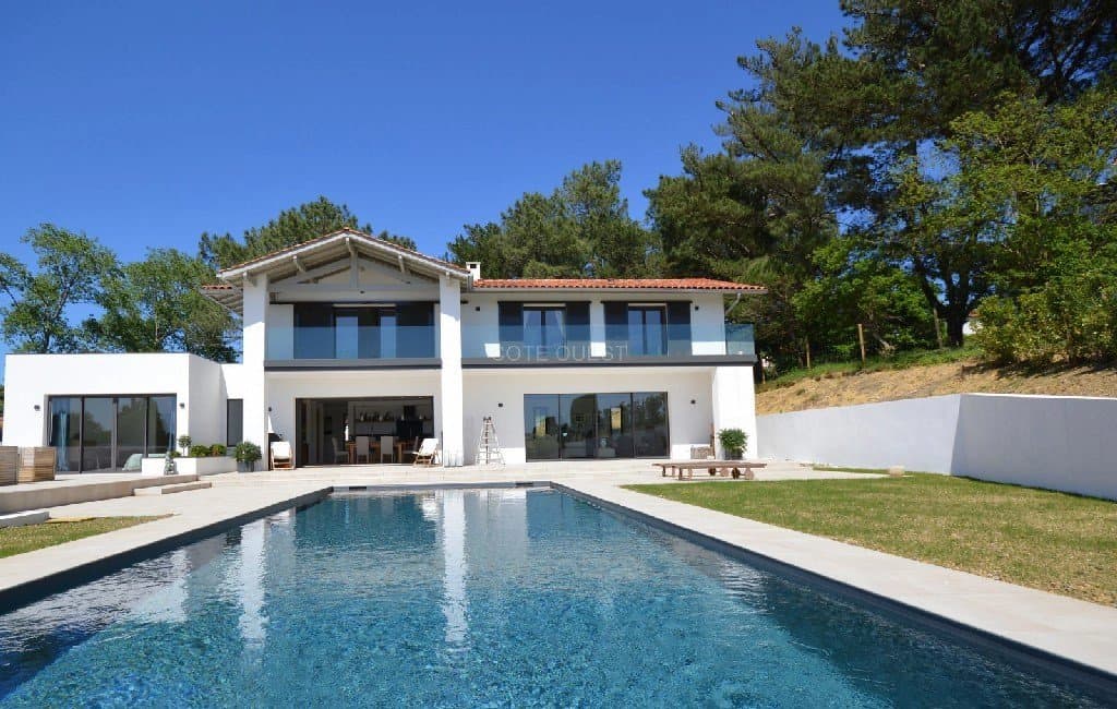 MAISON CONTEMPORAINE A VENDRE A GUETHARY