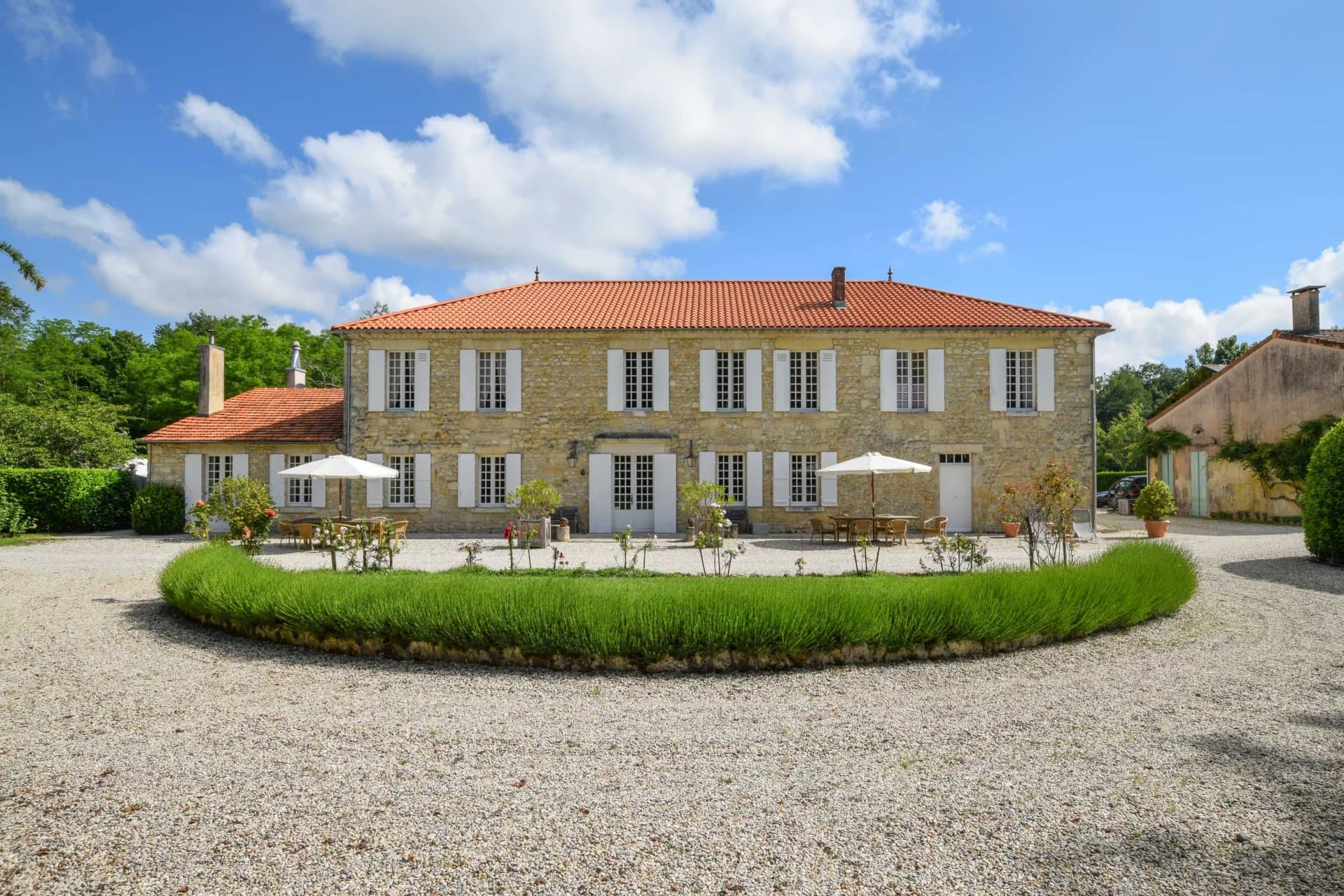 For sale Bordeaux/Médoc beautiful property of 15 ha with tourist, equestrian and agricultural potential!