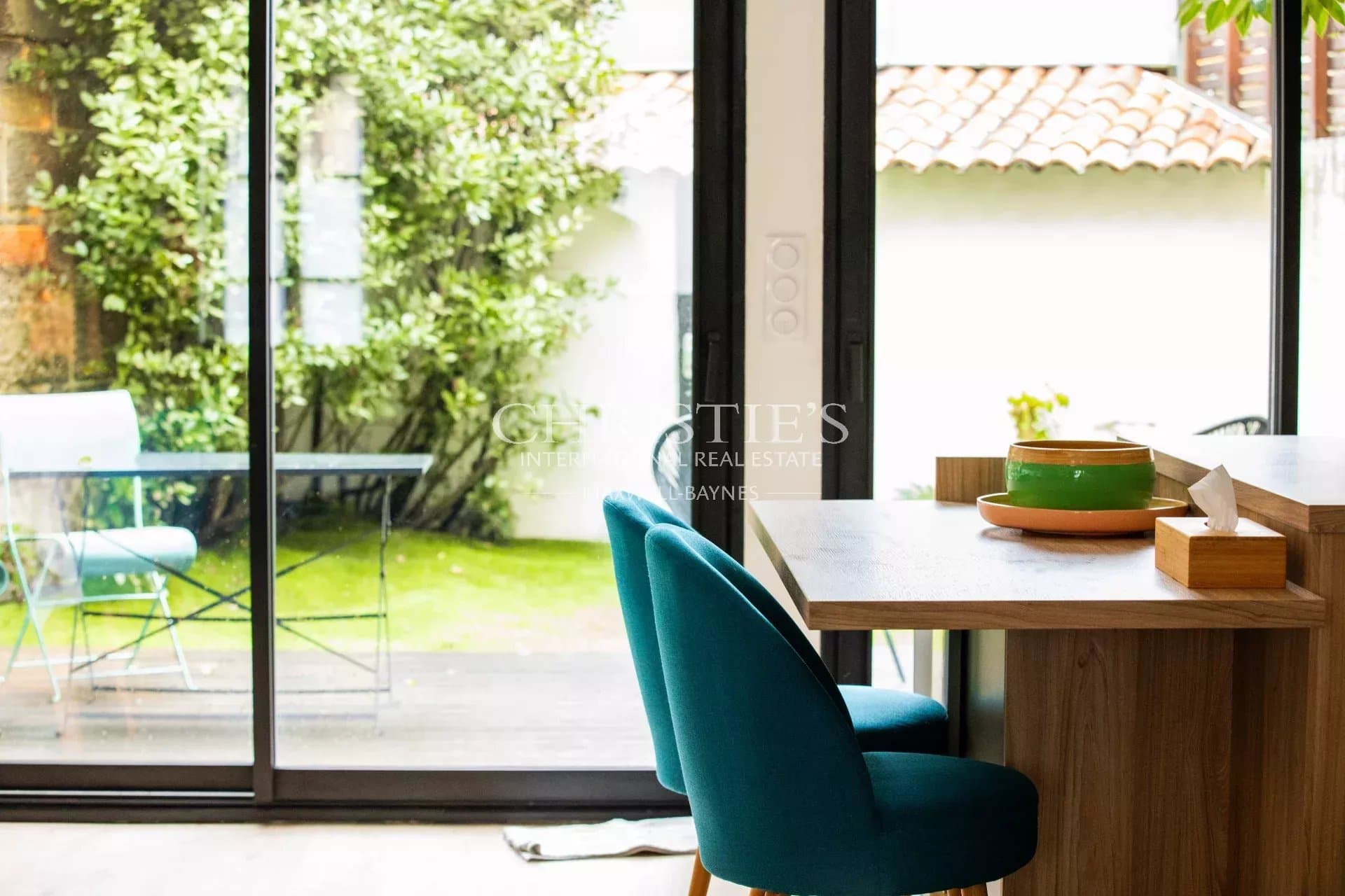 BORDEAUX SAINT-SEURIN - TOWNHOUSE WITH GARAGE AND GARDEN