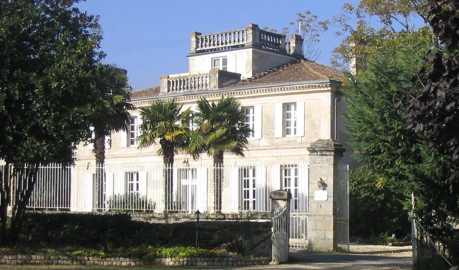 Belle chartreuse avec longère dans le Médoc