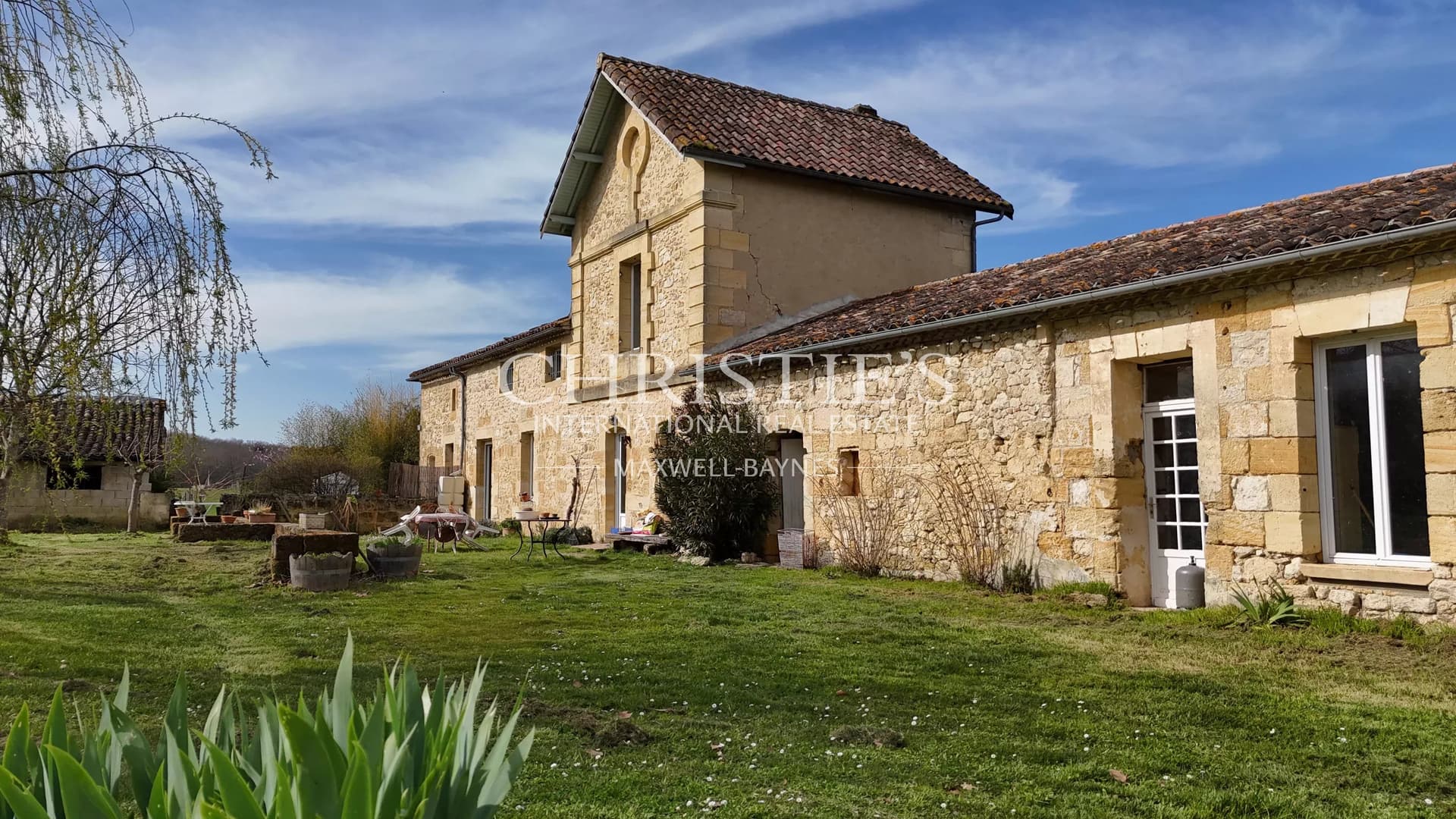 Aux portes de Saint-Émilion — Domaine agricole 19 ha, maison de caractère en pierre, grand potentiel