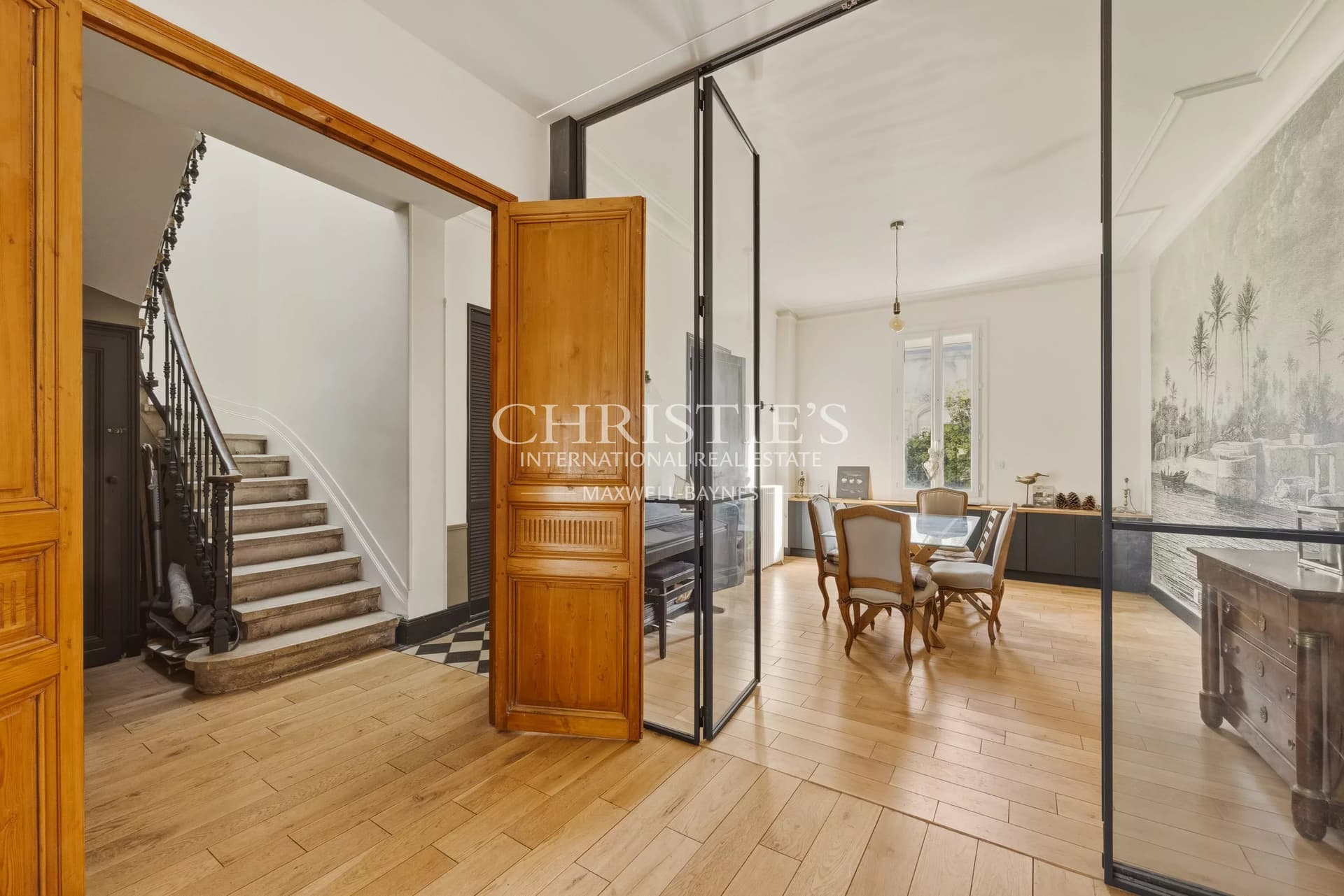 BORDEAUX SAINT-GENÈS – ELEGANT TOWNHOUSE WITH GARDEN