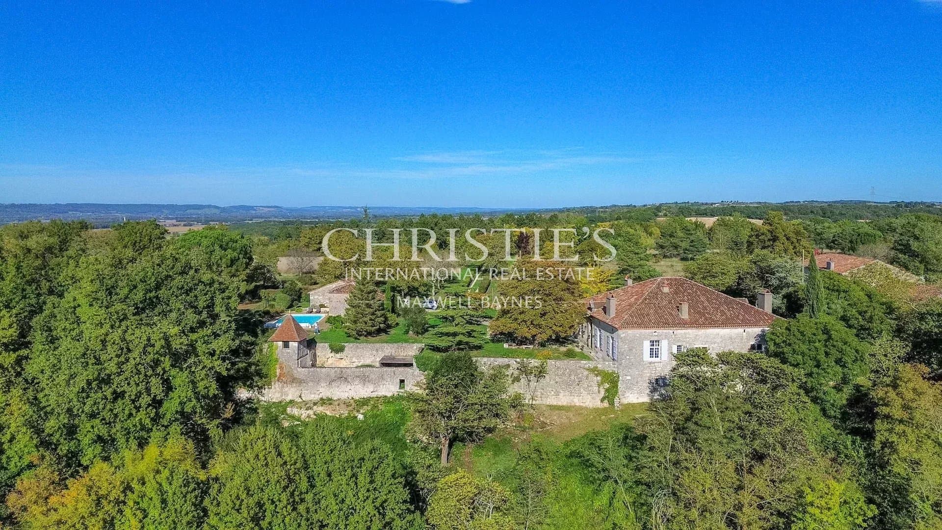 A stunning stone estate with additional dependences, set amidst over 14 hectares of picturesque, scenic hilltop land.