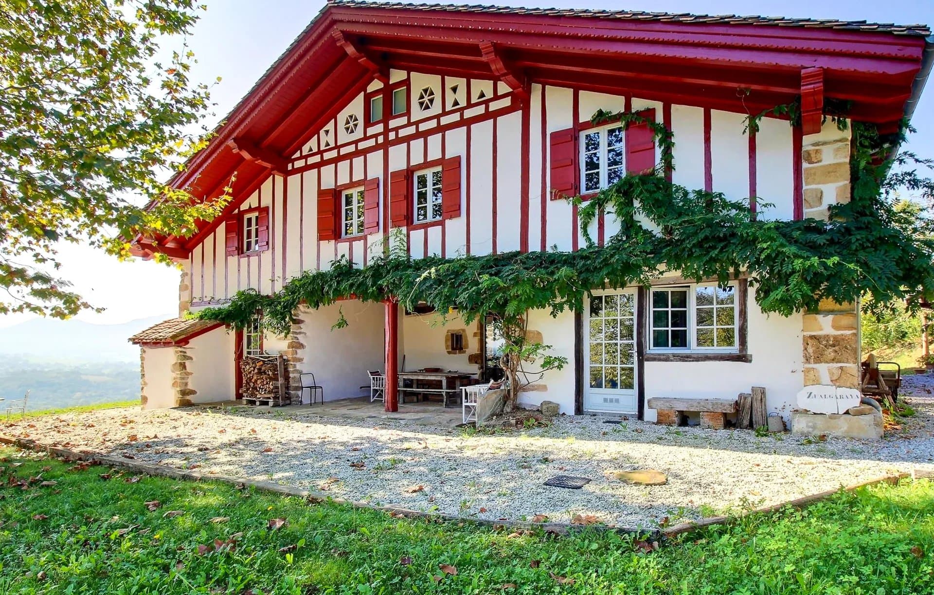 For sale Sare - A renovated farmhouse commanding a panoramic view