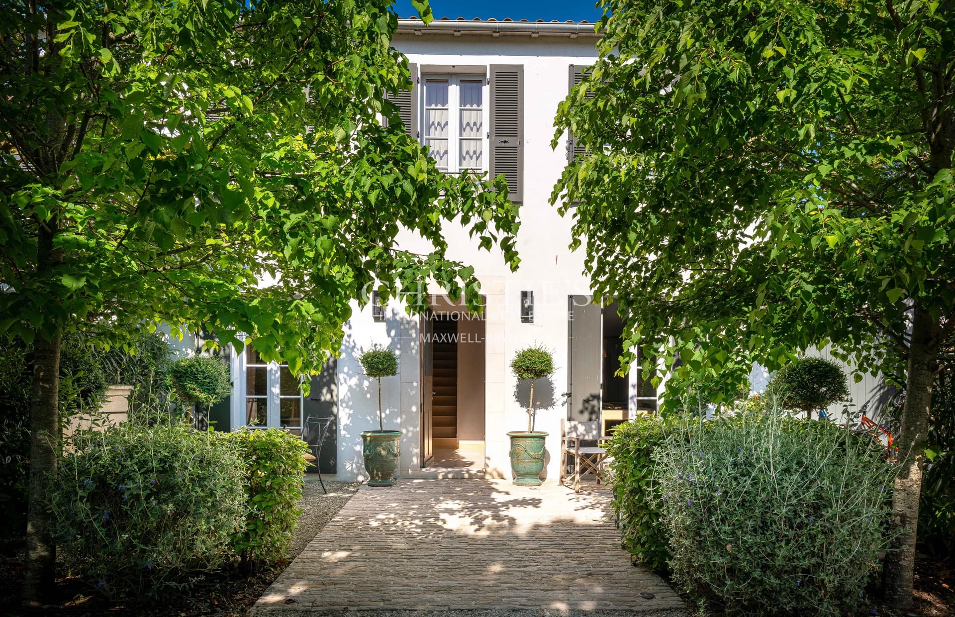 Heart of Saint Martin - Pool and garage