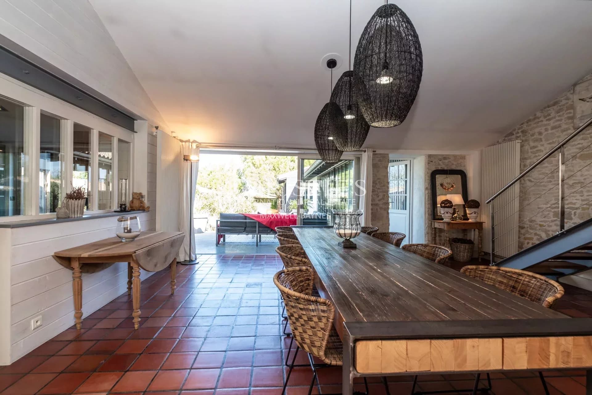 Maison rénovée avec piscine, 202 m², à Charron