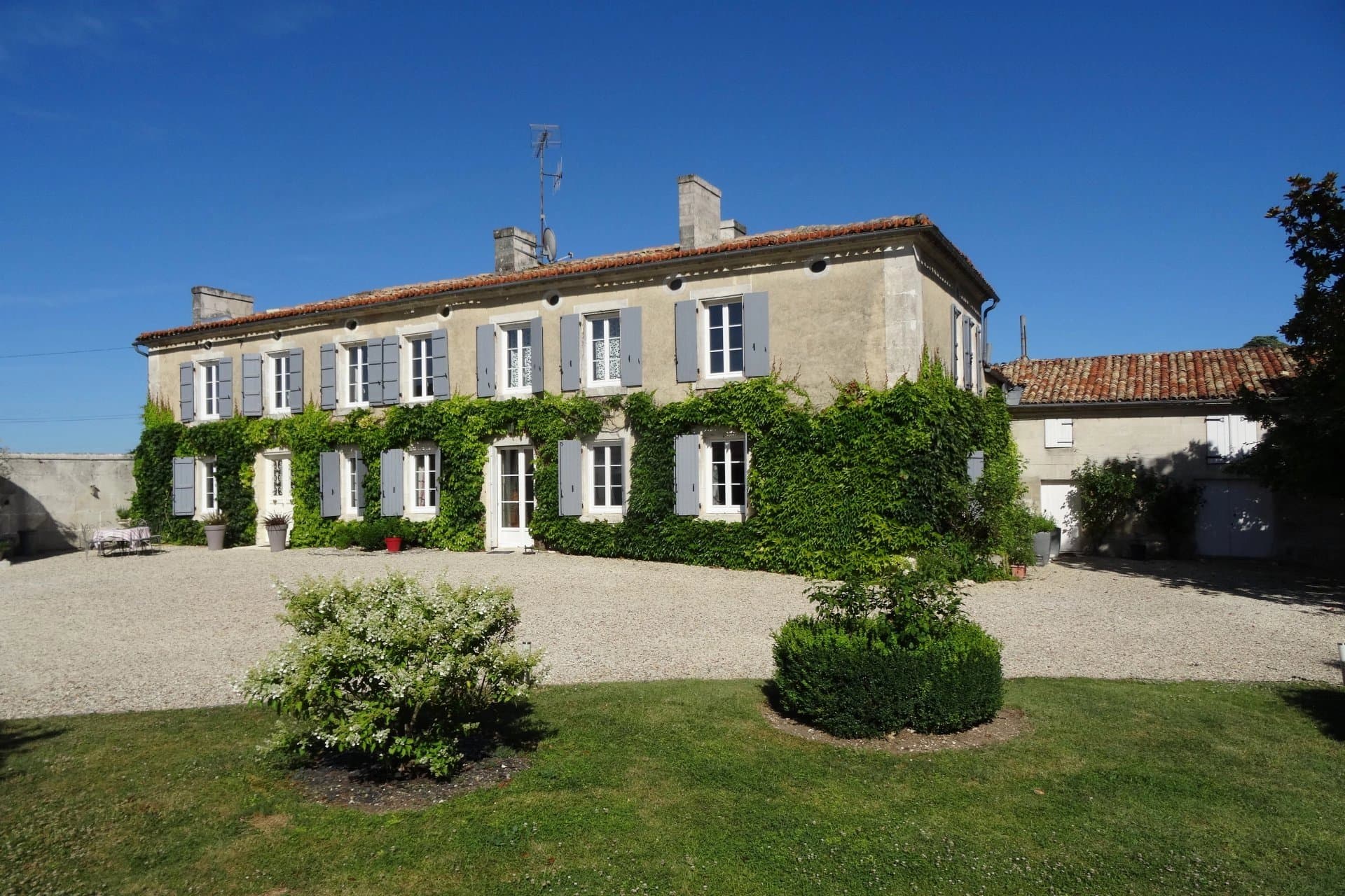 Beau Logis du 16ème siècle près de Jarnac
