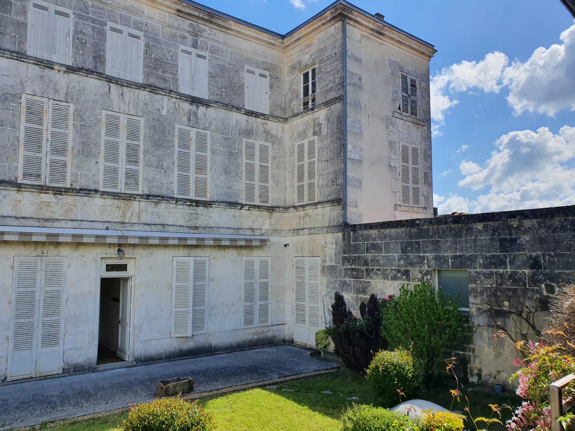 Ensemble immobilier de caractère dans le centre de Cognac