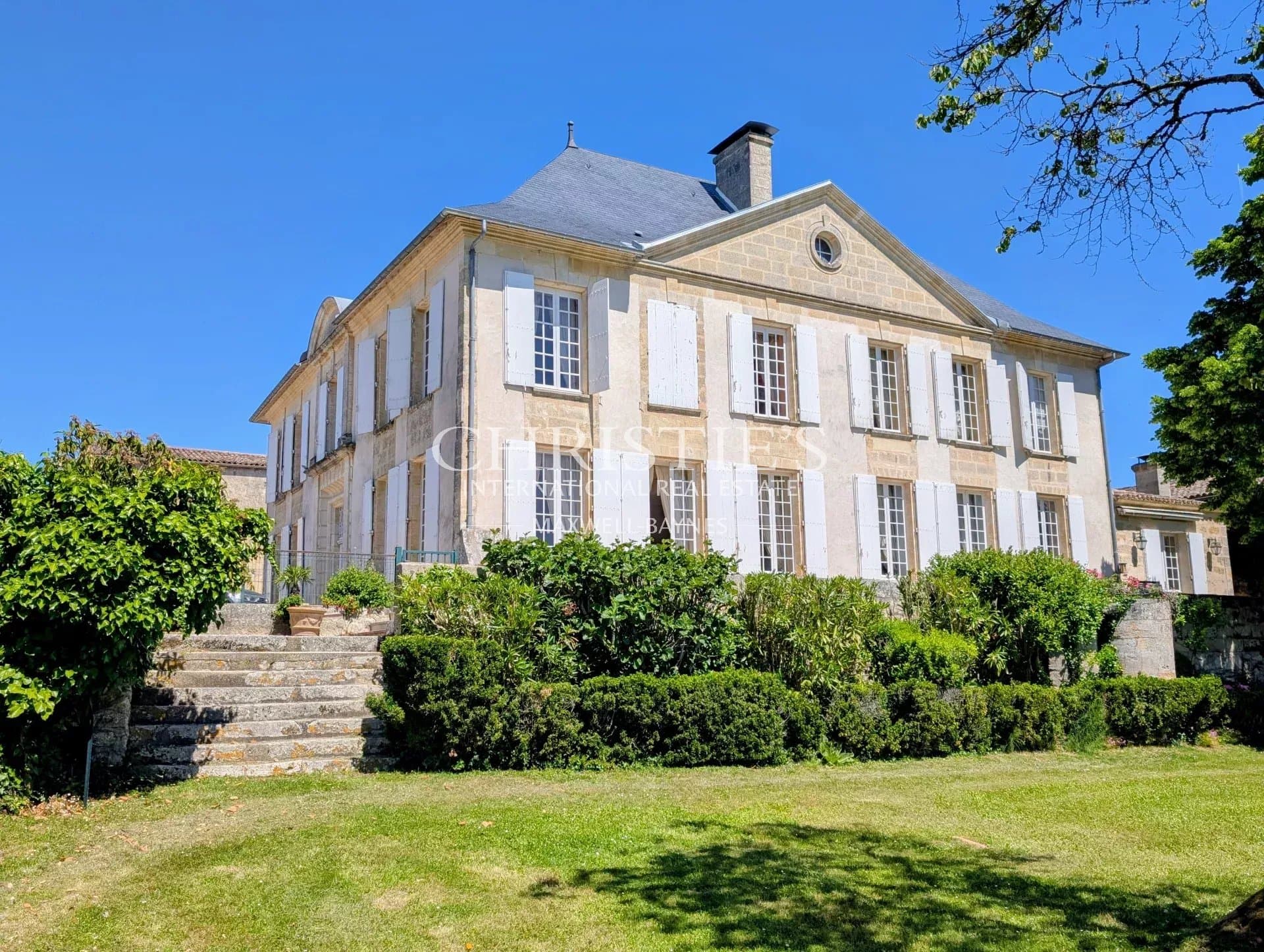 Prestigious Vineyard Estate – Saint-Émilion Satellite with Luxurious Château