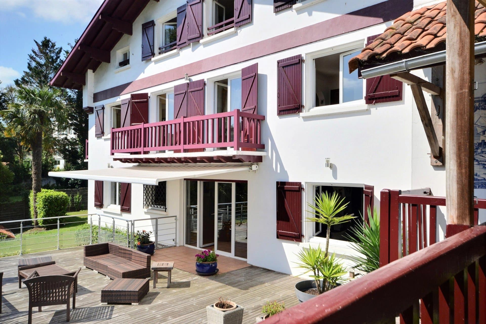 A VENDRE USTARITZ MAISON DE 11 PIÈCES AVEC PISCINE