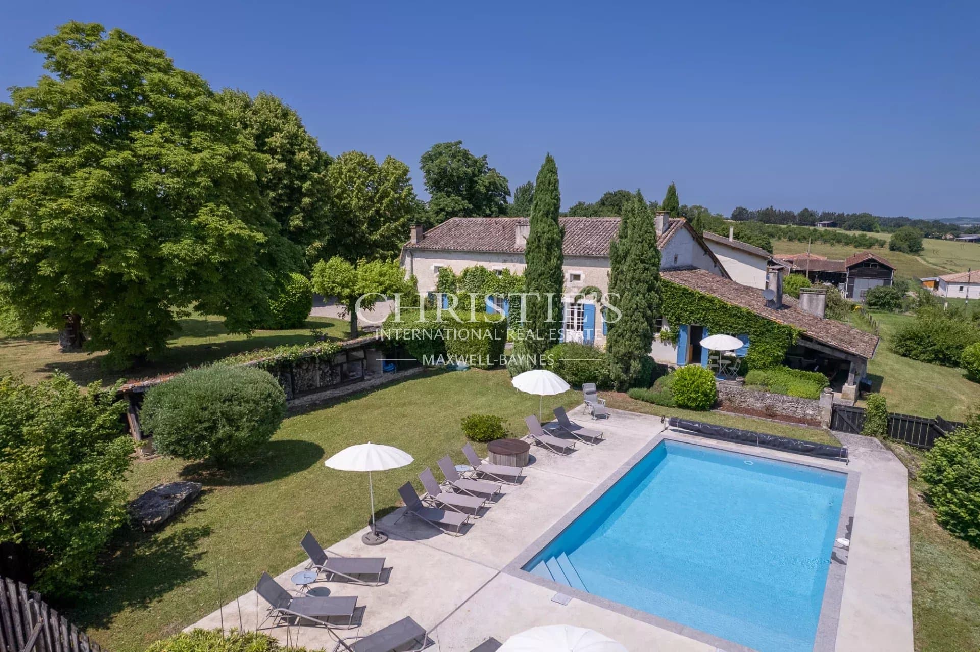 Ferme unique restaurée avec piscine chauffée près de DURAS