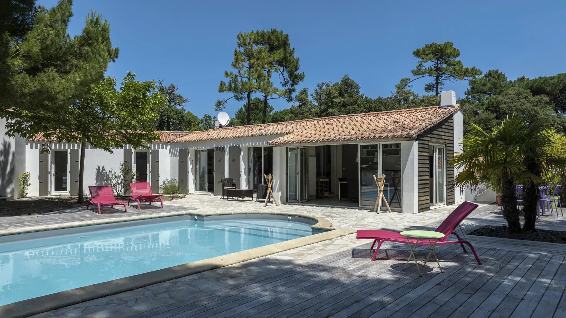 Villa with Pool, Walking Distance to the Beach – La Couarde-sur-Mer