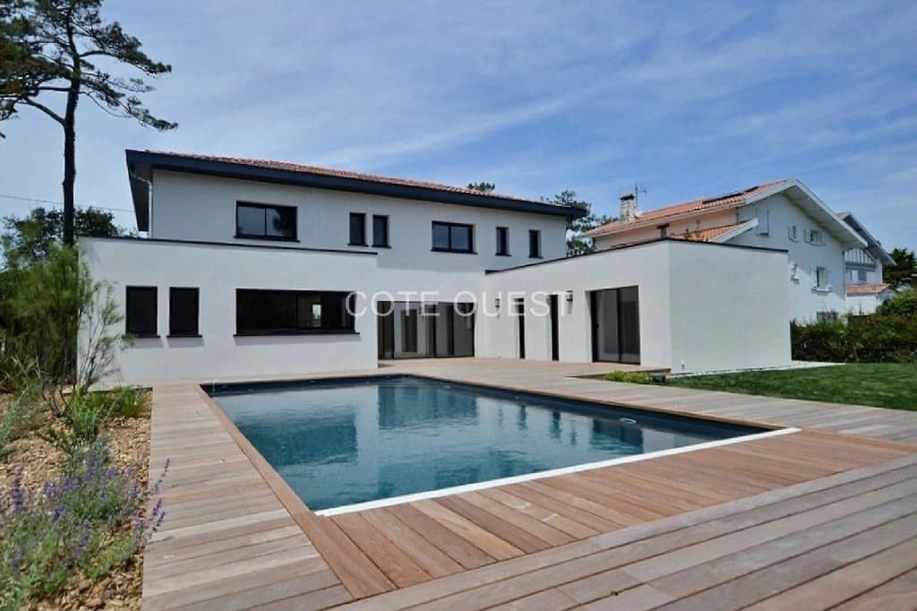 A VENDRE ANGLET CHIBERTA MAISON CONTEMPORAINE ENTIEREMENT RENOVEE AVEC PISCINE