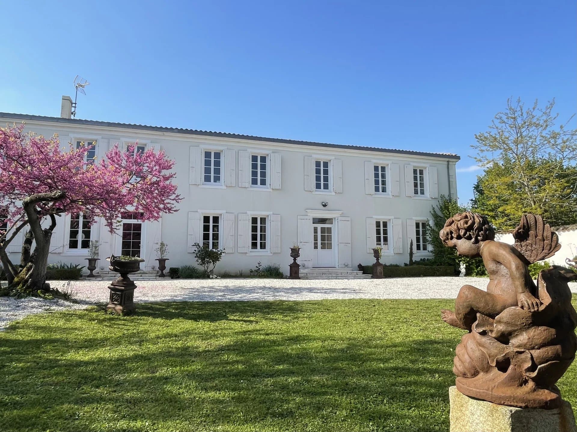 Exceptionnelle Demeure Charentaise 5 chambres, piscine et garage