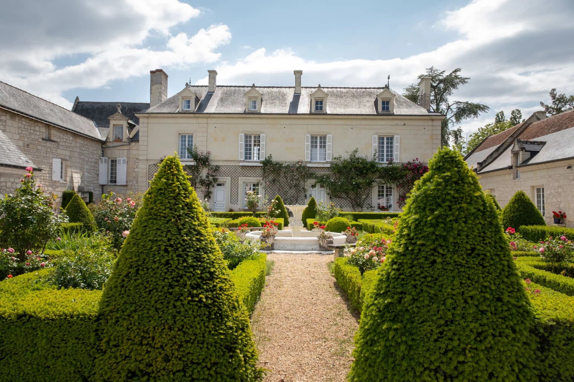 Elegant manor in the heart of the Loire valley