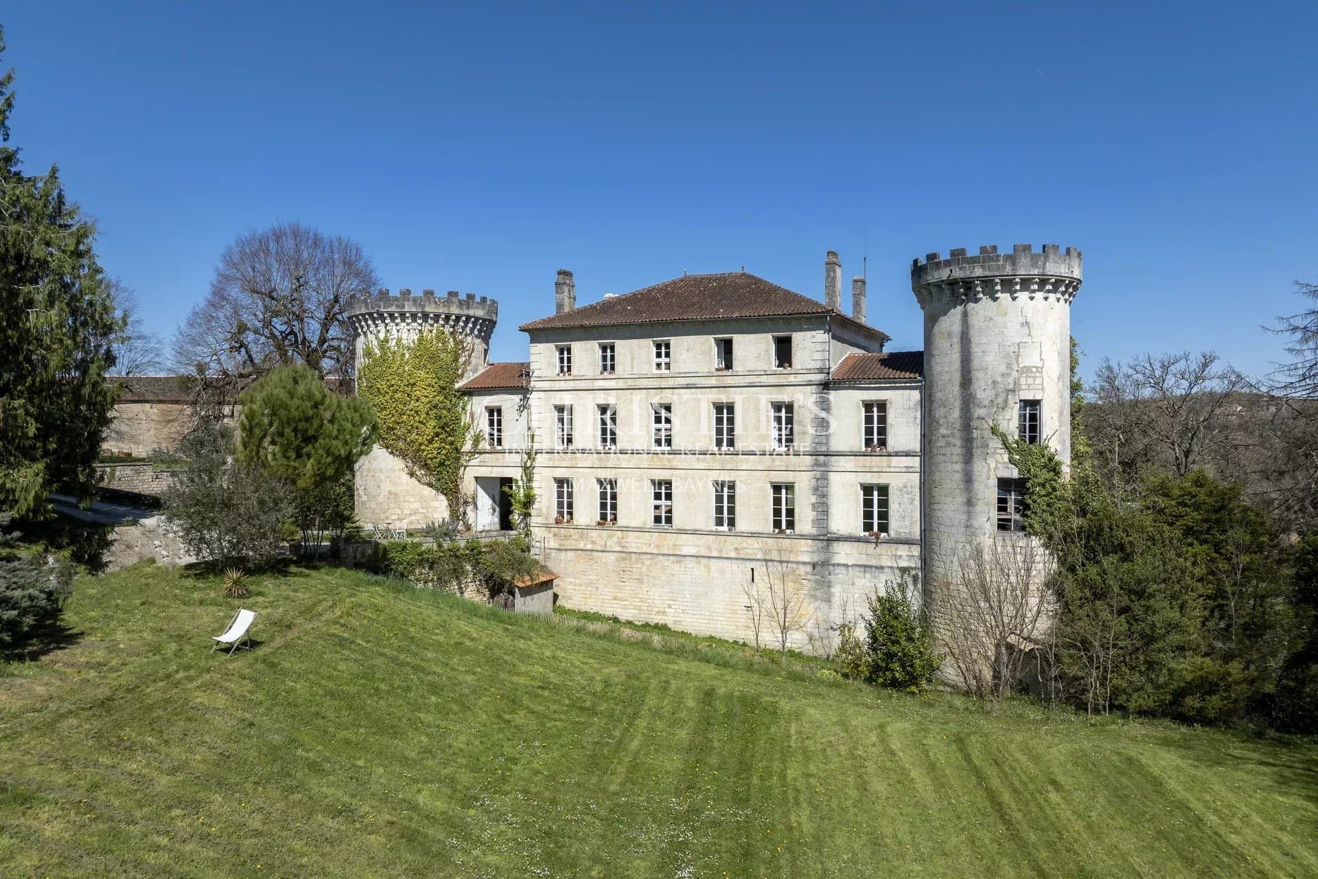 A Light-Filled Château in an Exceptional Natural Setting – Just Outside Angoulême