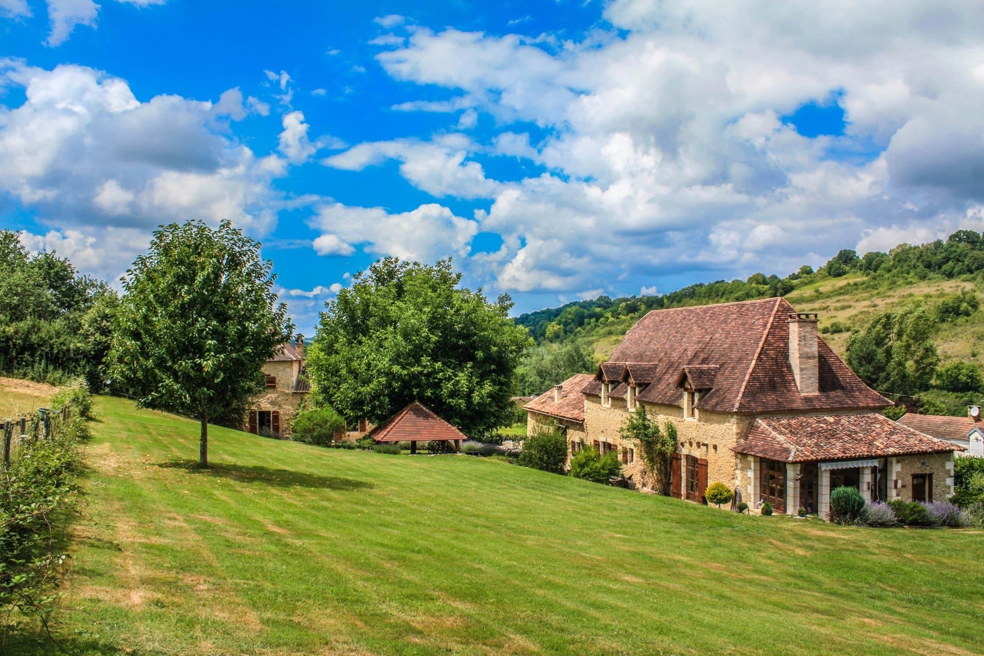MAISON périgourdine avec gîte, piscine et grange, proche de Bergerac,