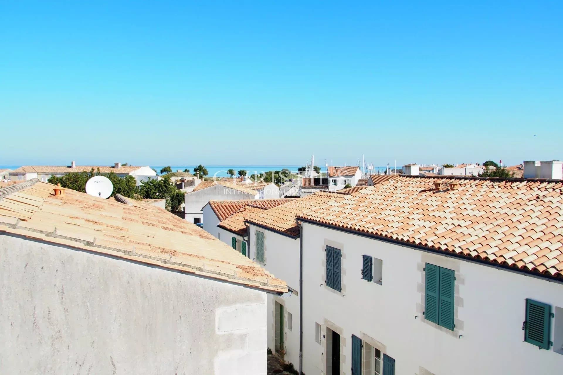 Luxury villa in the heart of Saint-Martin-de-Ré for sale