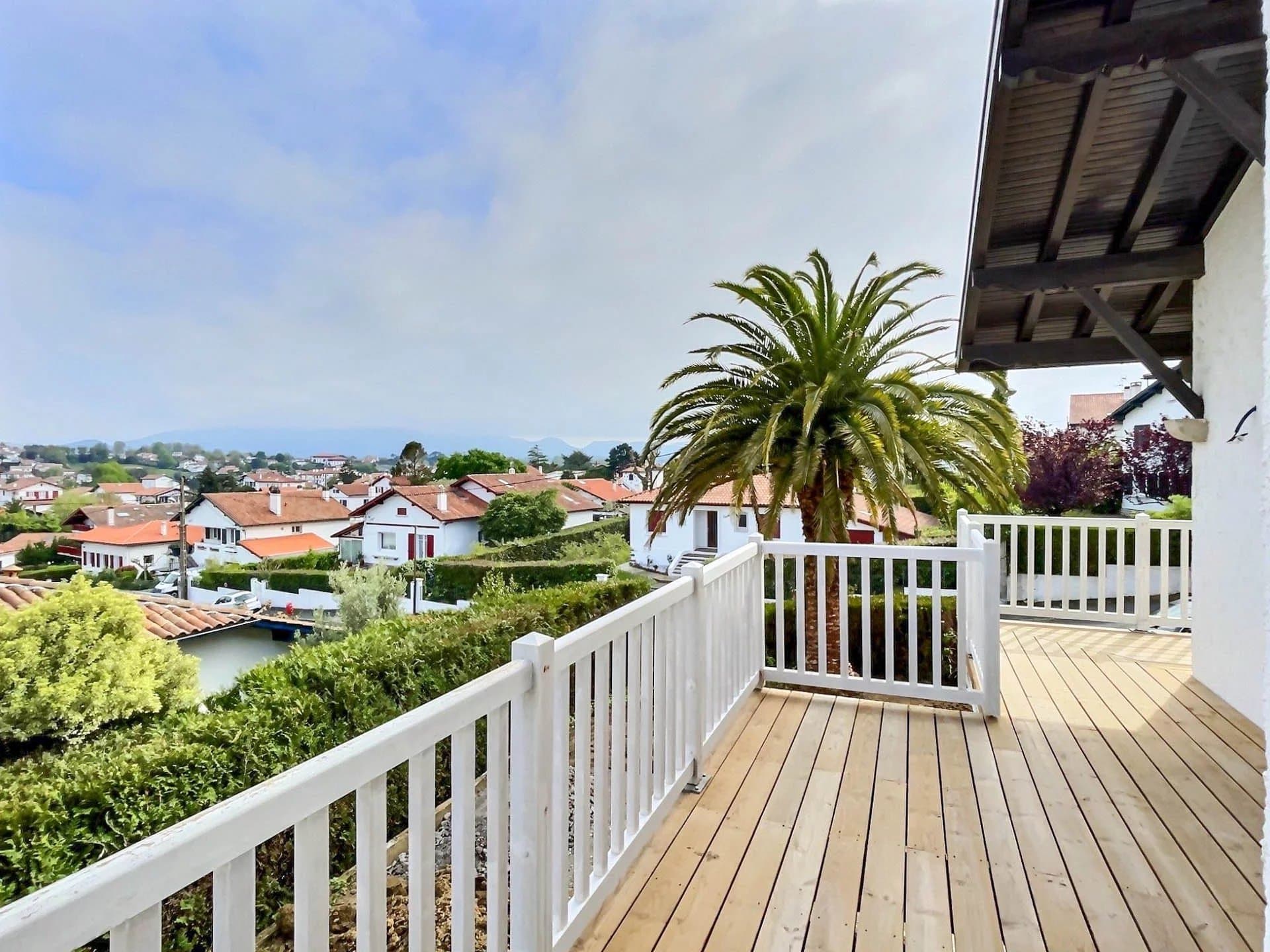 À VENDRE SAINT-JEAN-DE-LUZ - MAISON DE VILLE AVEC PISCINE