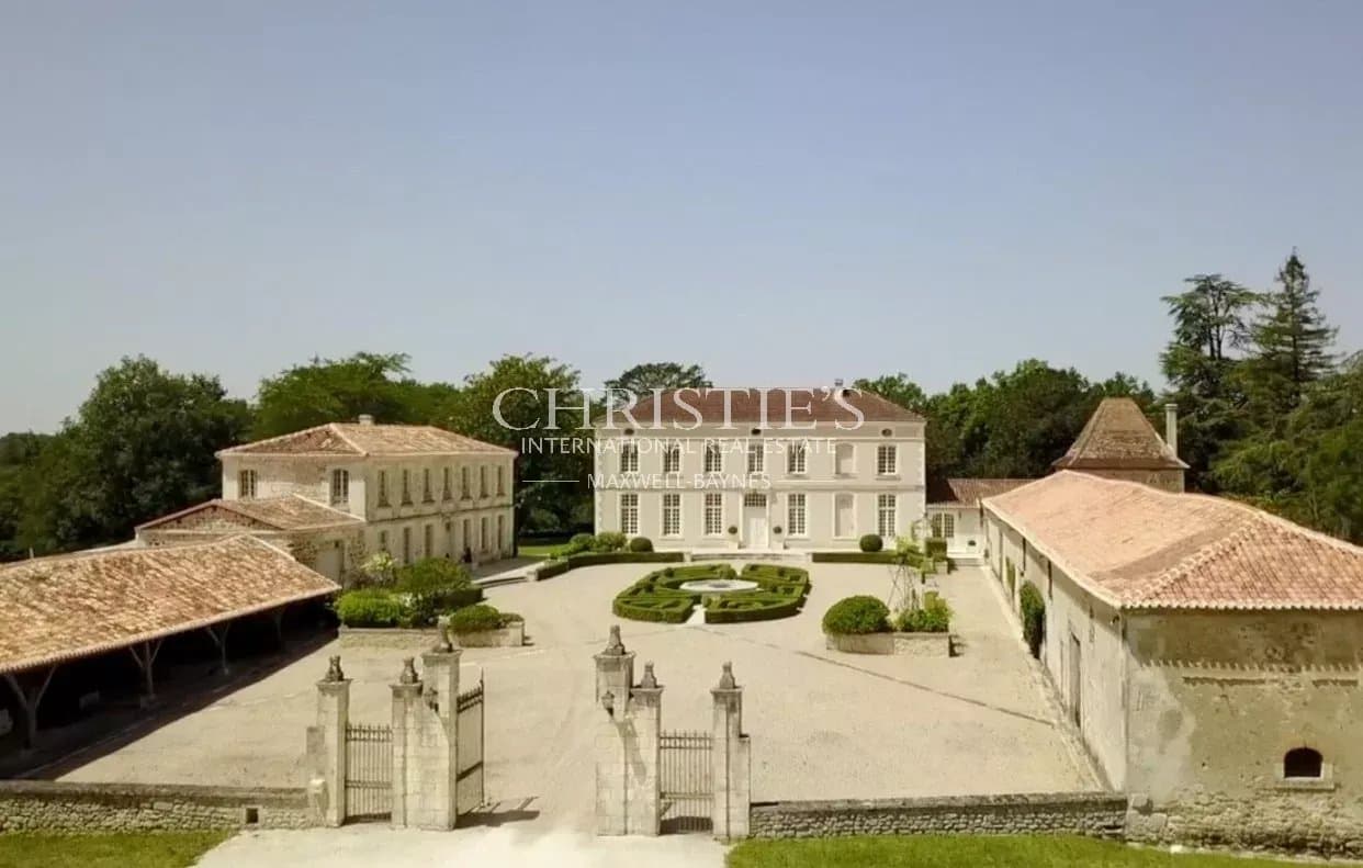 Domaine Magnifique avec deux manoirs près de Brantôme