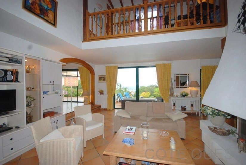 CIBOURE, BORDAGAIN CONTEMPORARY SEAVIEW HOUSE.
