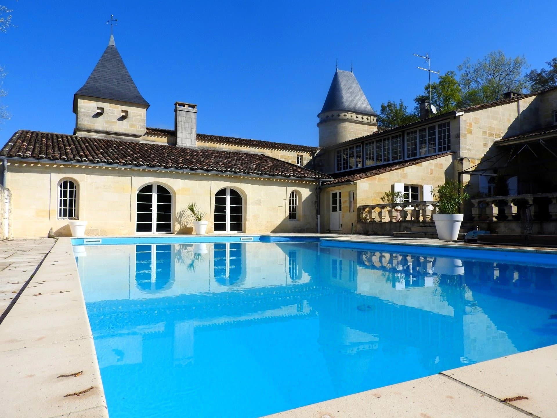 Château restauré proche de Saint-Emilion