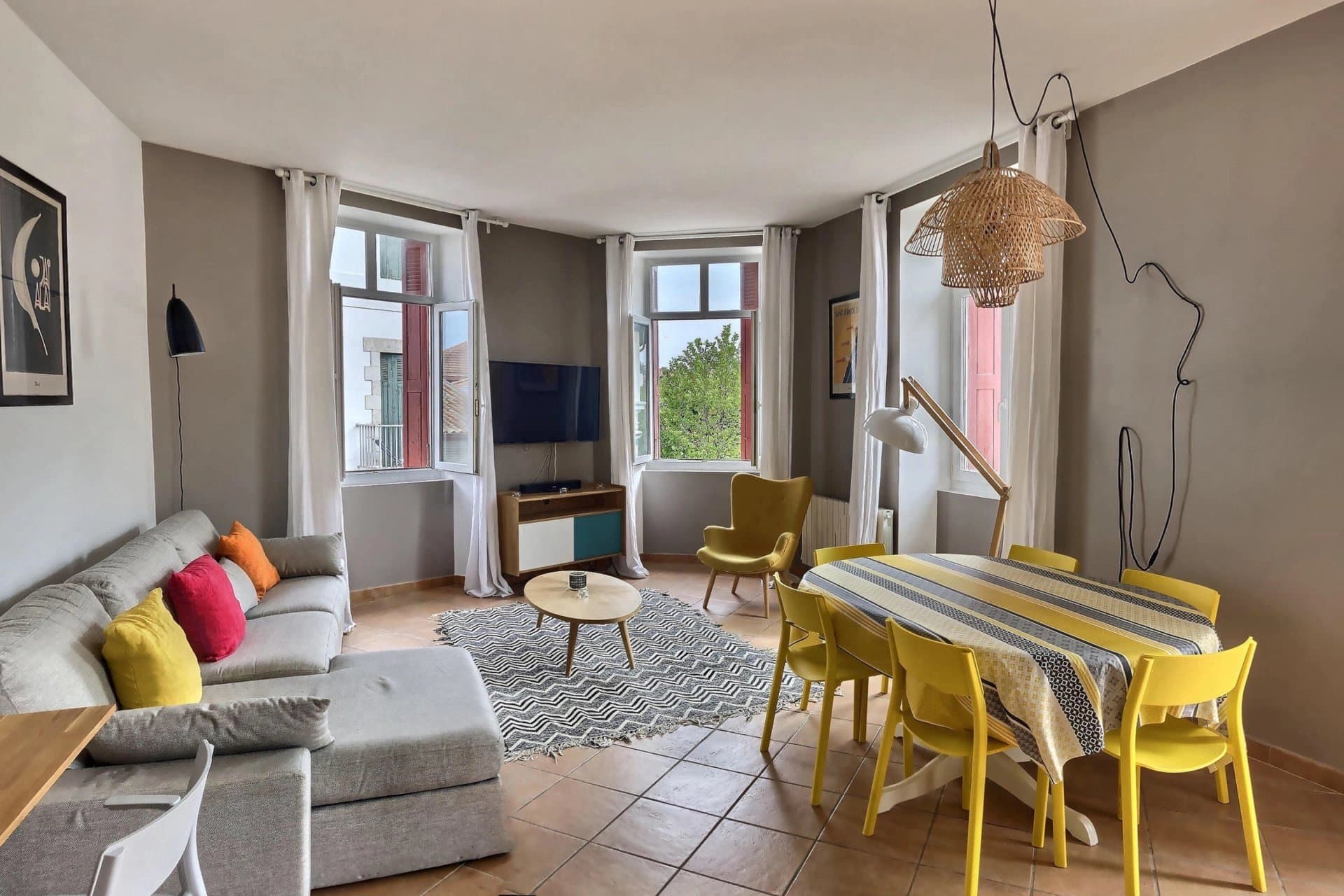 SAINT-JEAN-DE-LUZ CENTRE. A SPLIT-LEVEL 3-BED APARTMENT 85M².