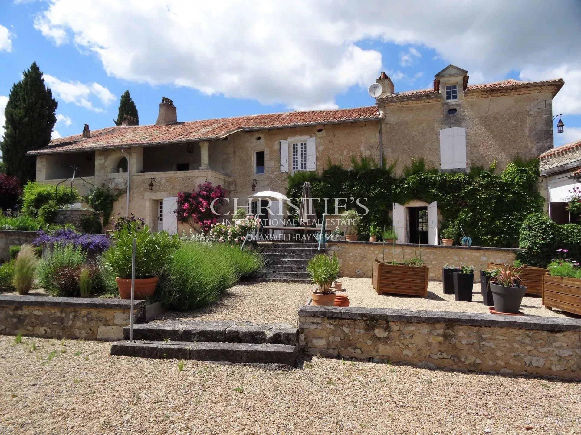 Magnificent 17th century property near Riberac