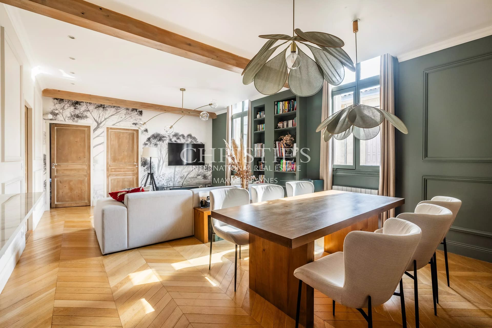Bordeaux – Beautifully Renovated Apartment – Bright – 2 Bedrooms