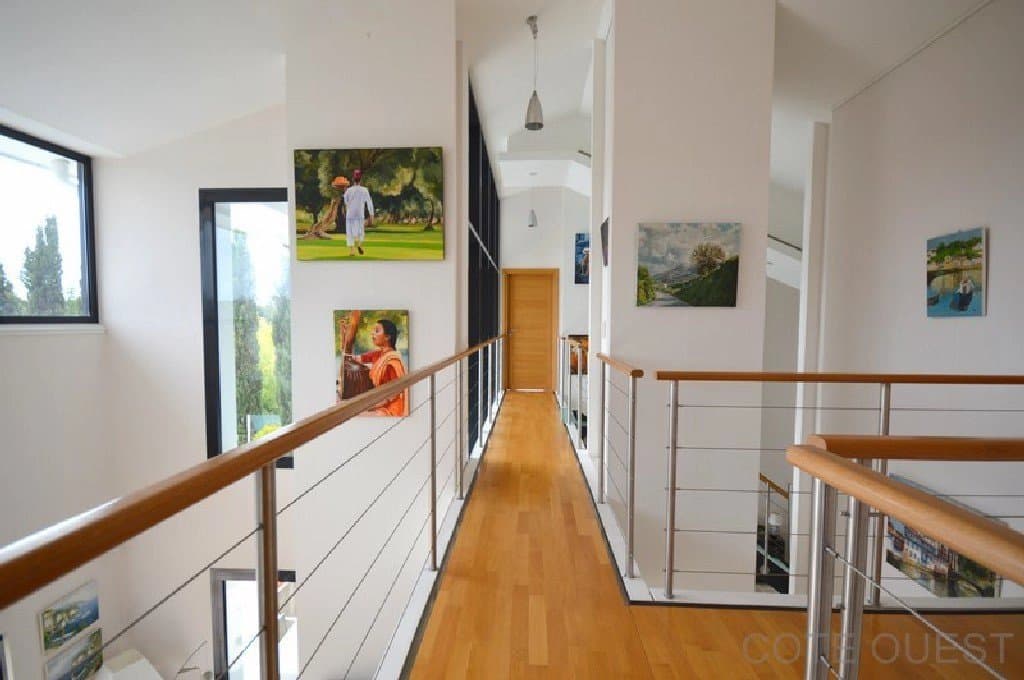 MAISON CONTEMPORAINE A VENDRE A ARBONNE