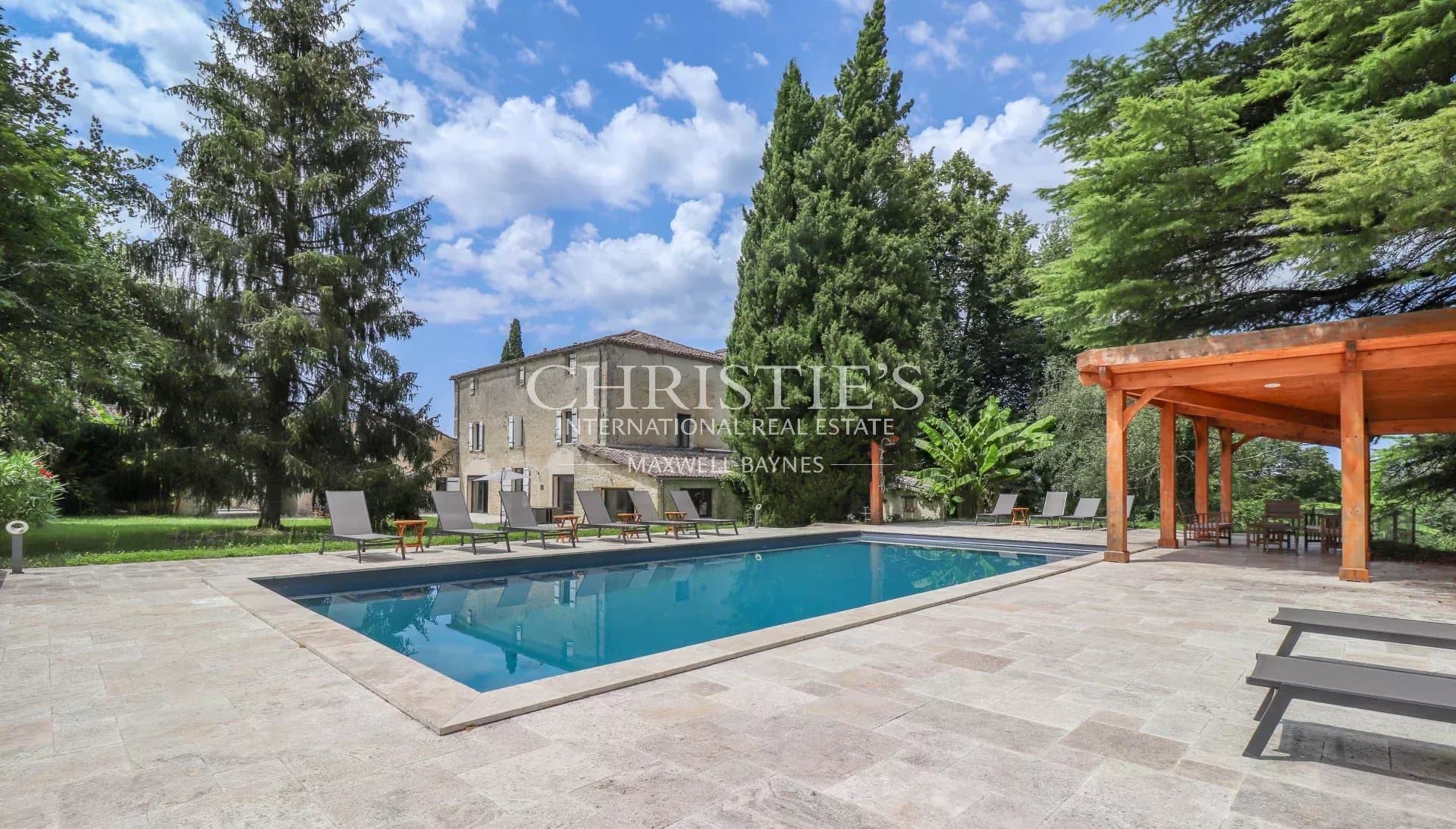 Maison Girondine with heated pool & spectacular views