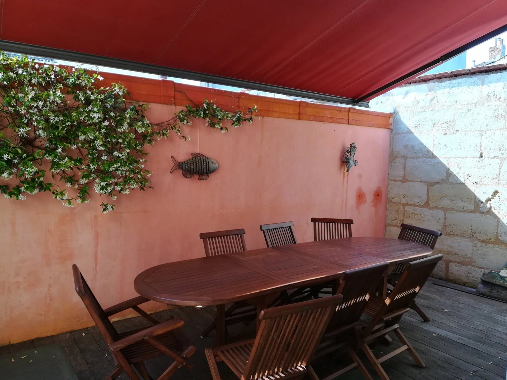 Maison avec terrasse et grand garage au Jardin Public, Bordeaux