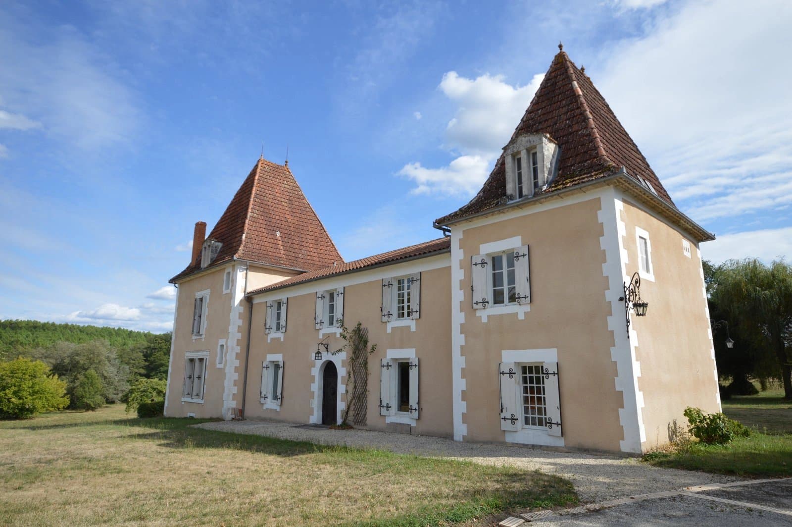 Dordogne Chateau and Estate - 58ha of land, lakes, cottage & stables for sale