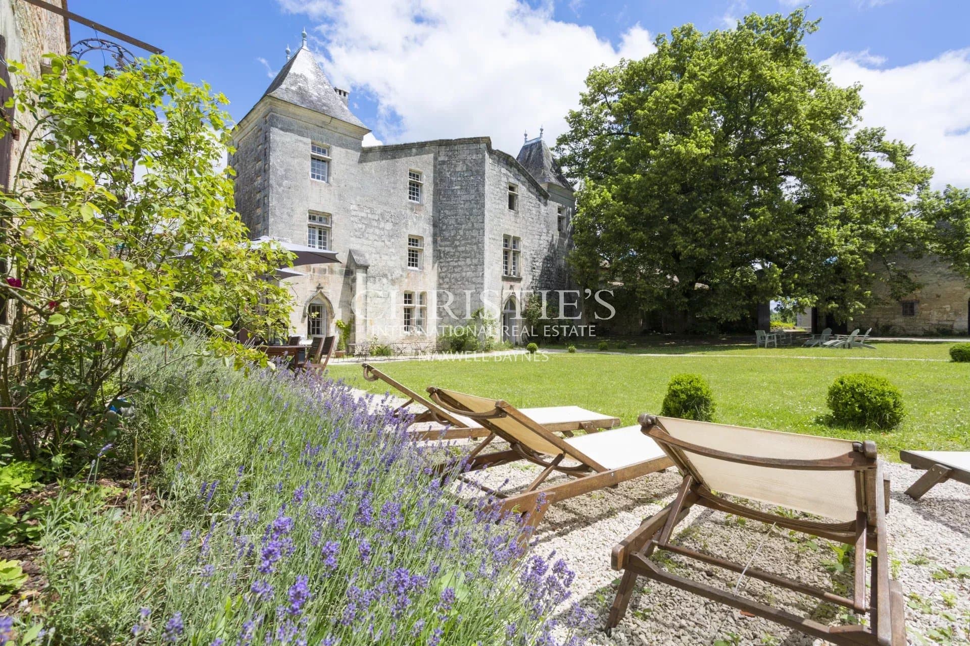 Château exceptionnel avec Dépendances près d’Angoulême