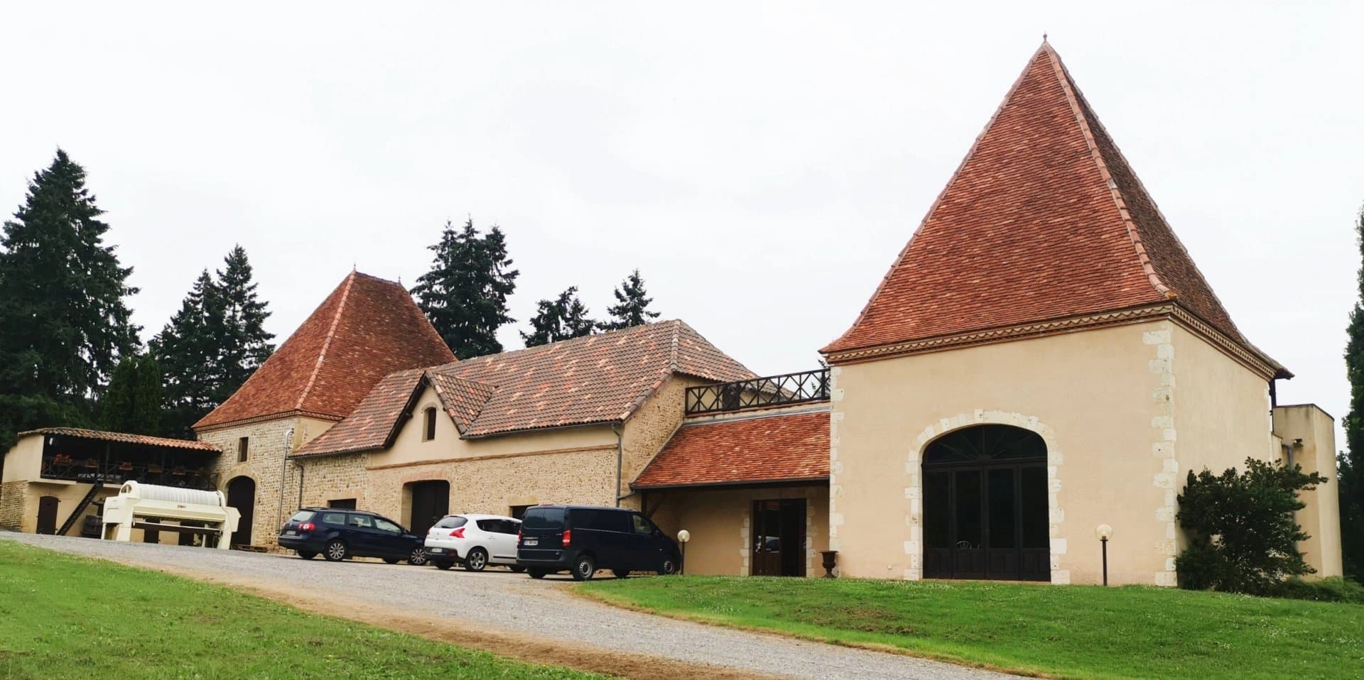 Profitable vineyard estate - 16 ha AOC Madiran - Bordeaux 1hr 30