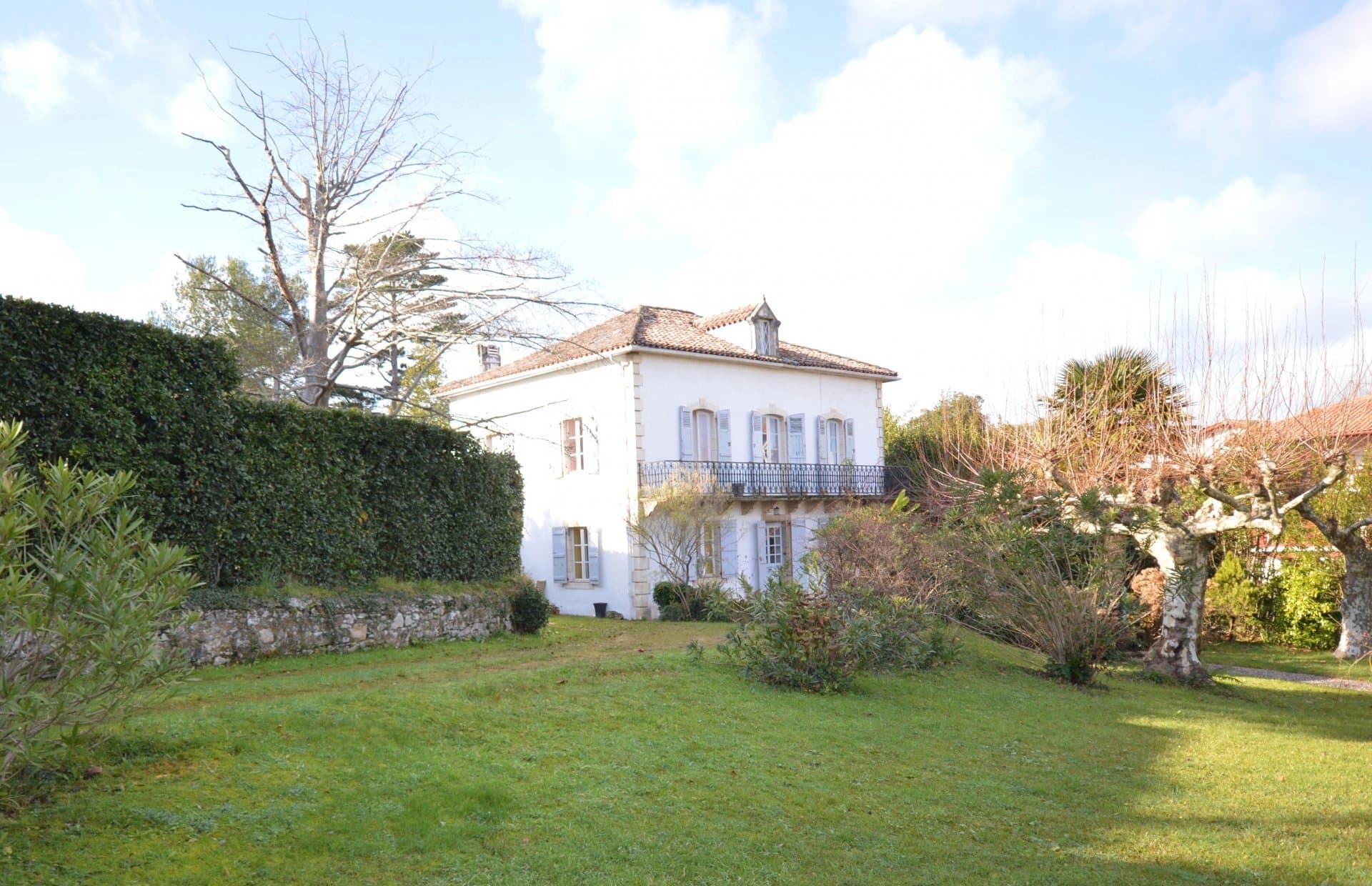 VILLA DE CARACTERE A VENDRE AU COEUR DU VILLAGE DE GUETHARY