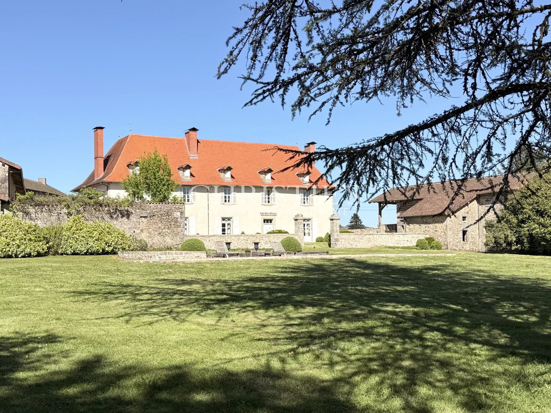 Une demeure de caractère entièrement rénovée, au calme du Limousin — authenticité et qualité rare