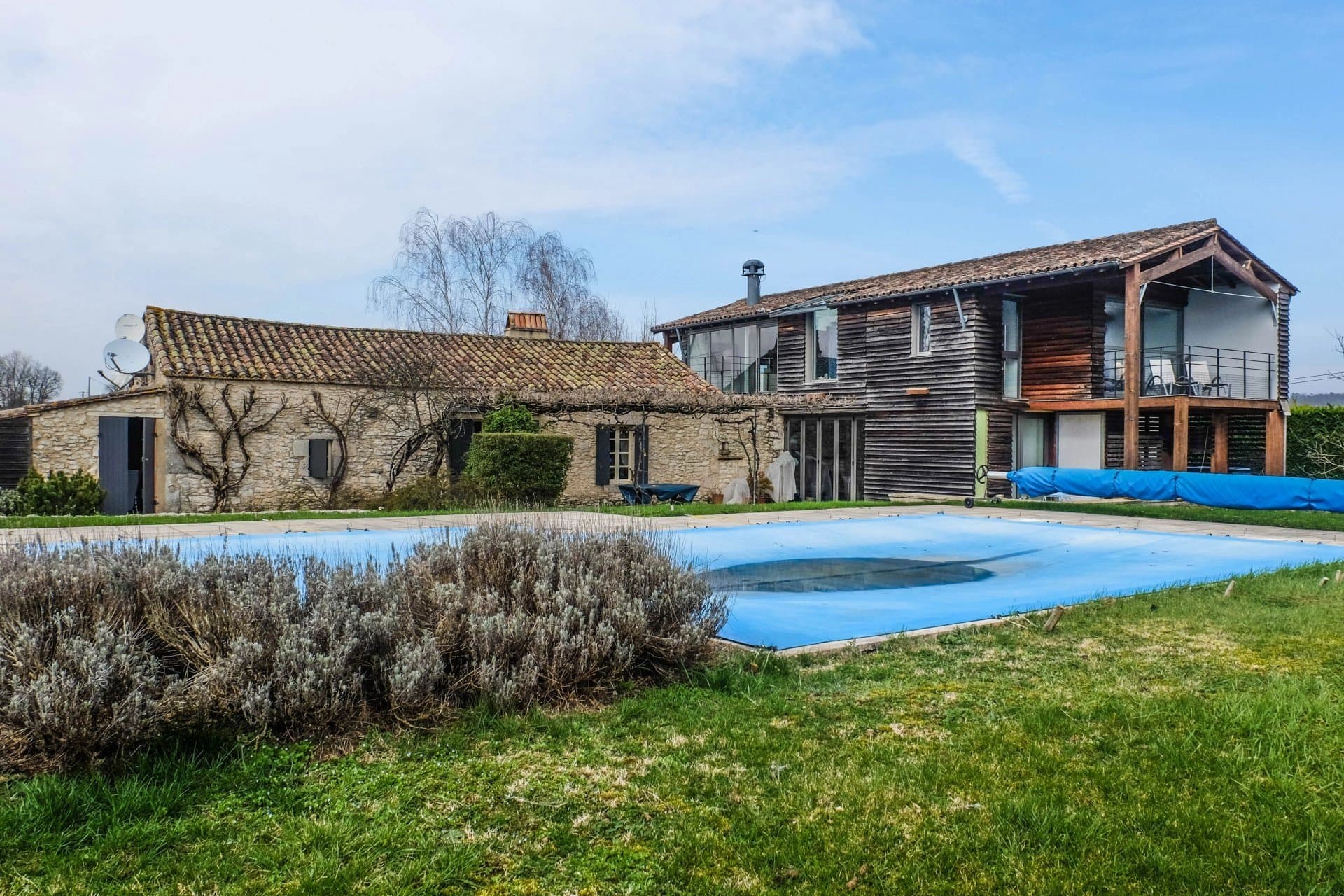 Stylish Architect Designed Barn Conversion Close To Duras