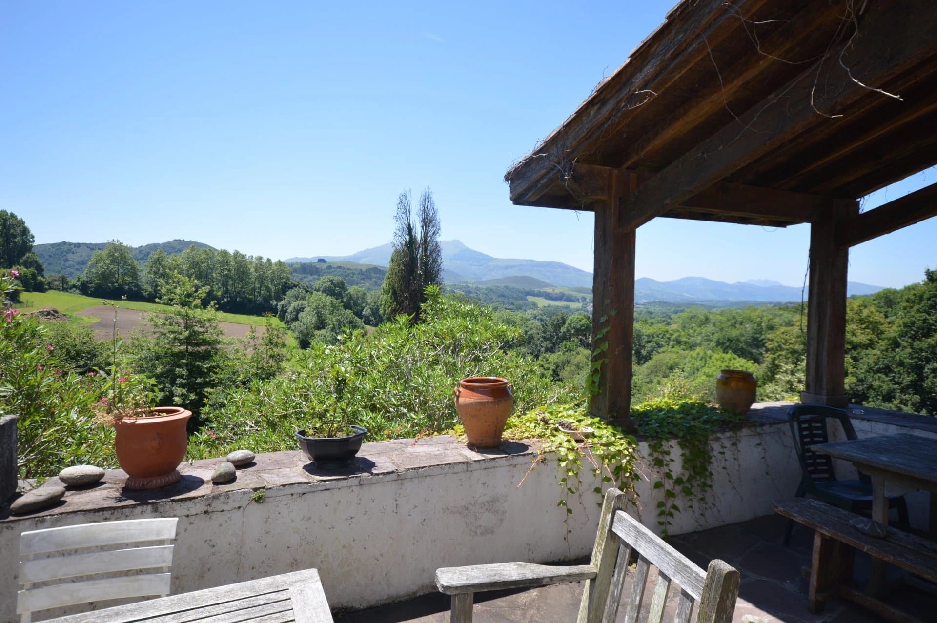FOR SALE NEAR SAINT JEAN DE LUZ. A PROPERTY SET IN 1.75 HECTARES