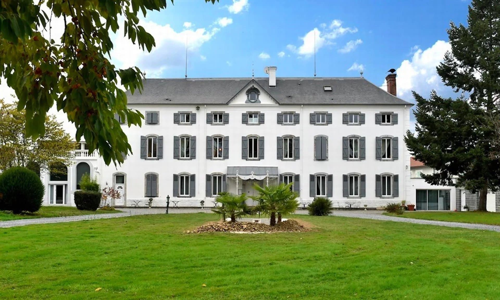 For sale in Tarbes - Chateau with spa facilities