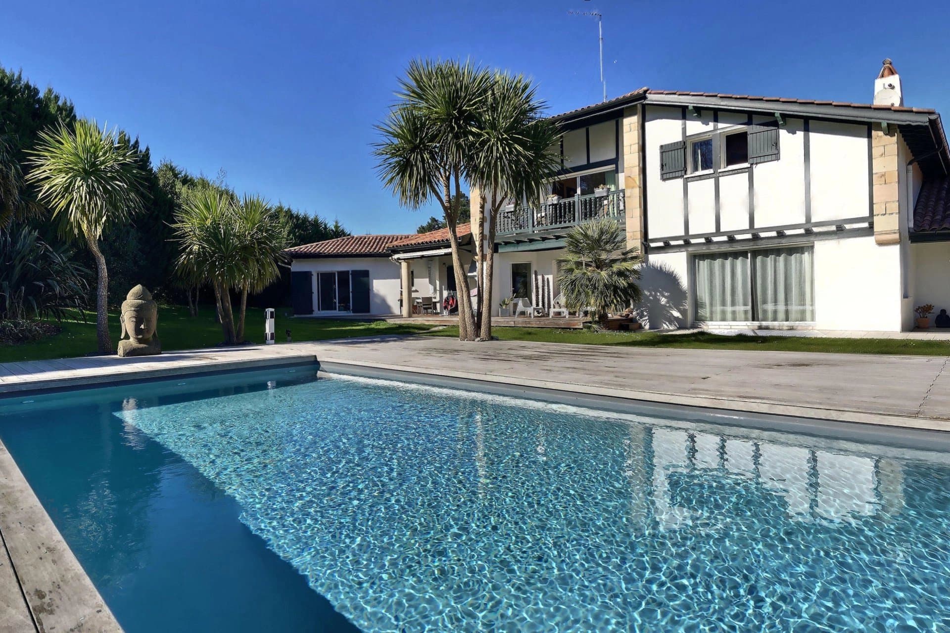 FOR SALE ARCANGUES. AN EXTENSIVE VILLA NEAR BIARRITZ