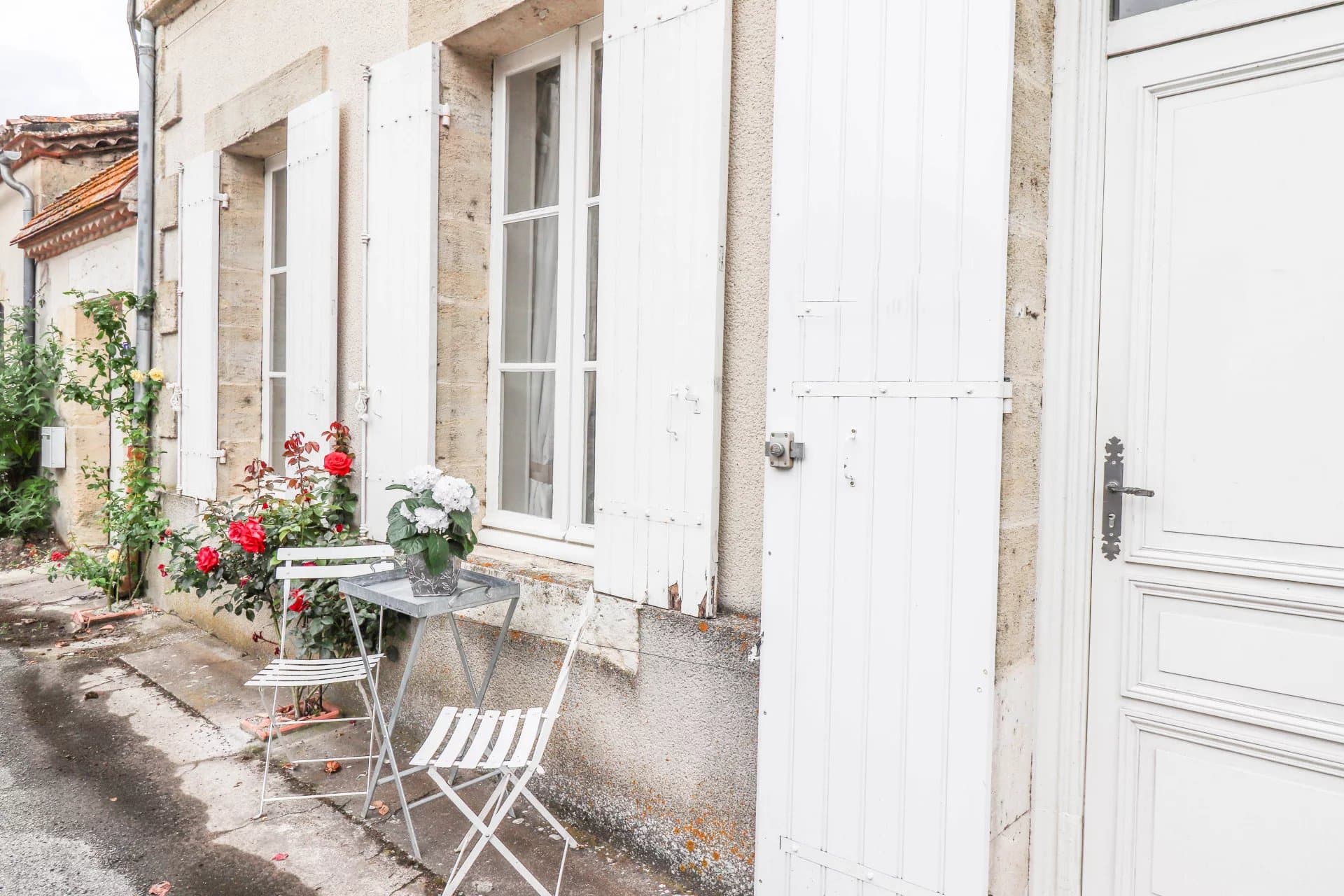 Maison de maître exceptionnelle avec piscine et vue au centre d'un village dynamique