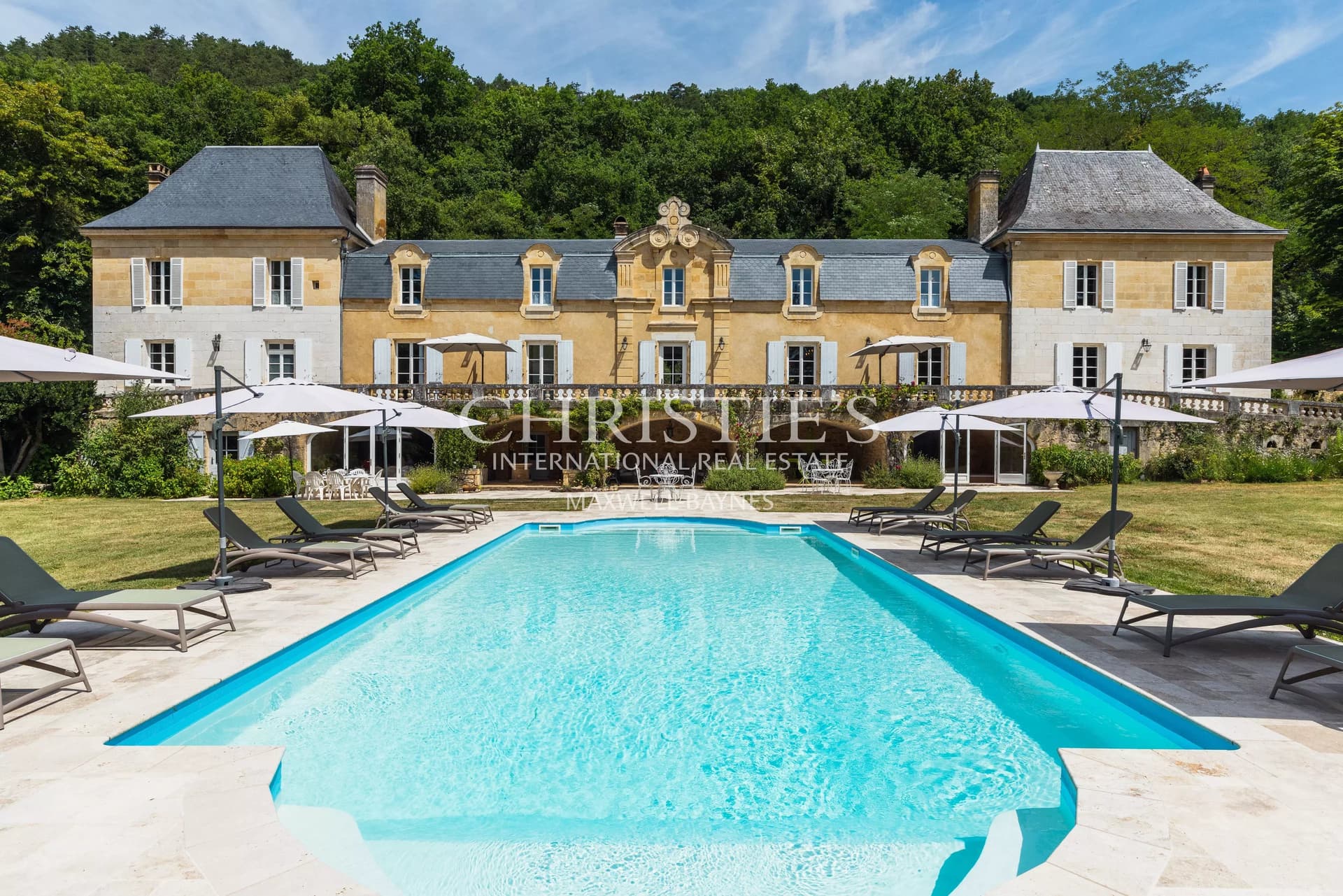 Château privé d’exception avec une activité de chambres d’hôtes de luxe établie