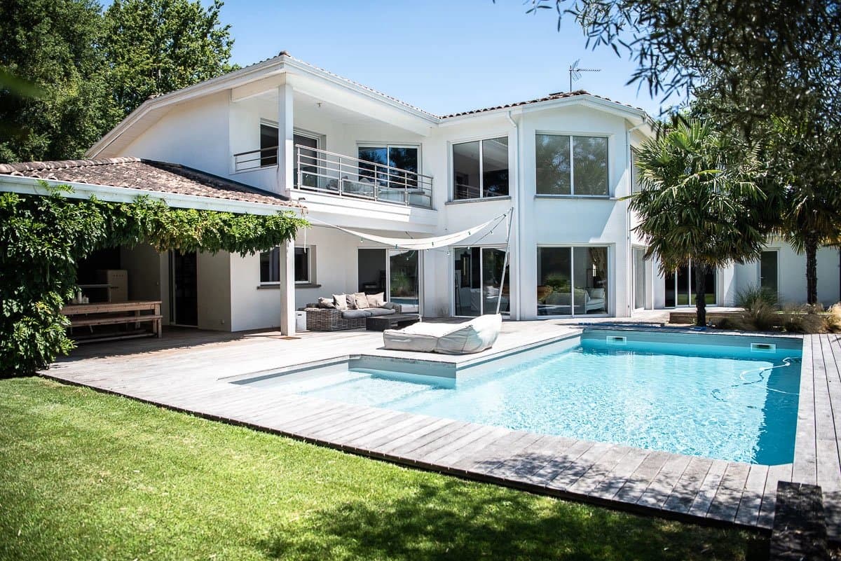Proche Bordeaux maison d’architecte avec piscine