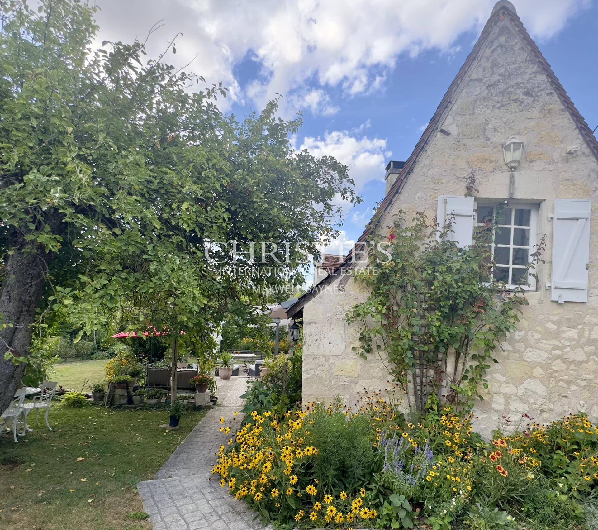 Charming Loire valley cottage in riverside hamlet