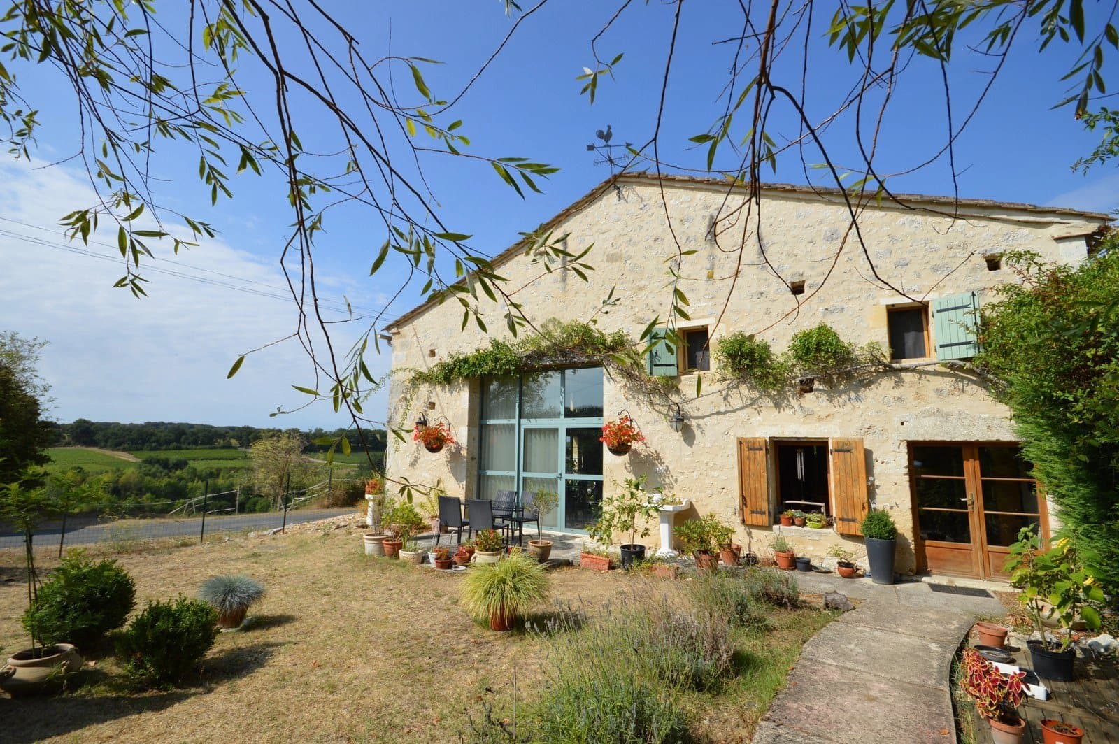 Fantastic barn conversion + gite with vineyard views