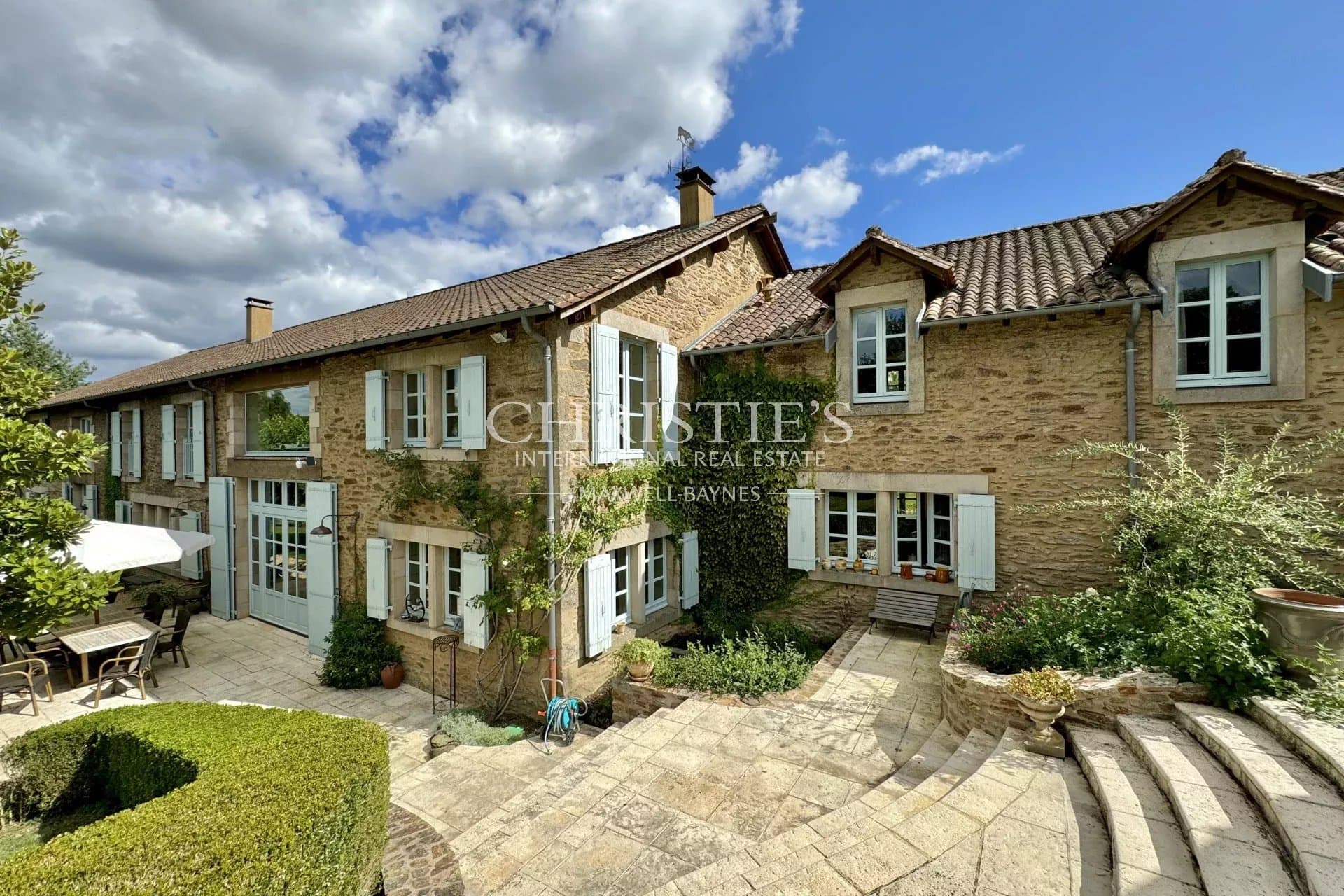 Superbe ferme seigneuriale du 14e siècle rénovée avec studio près de Brantôme